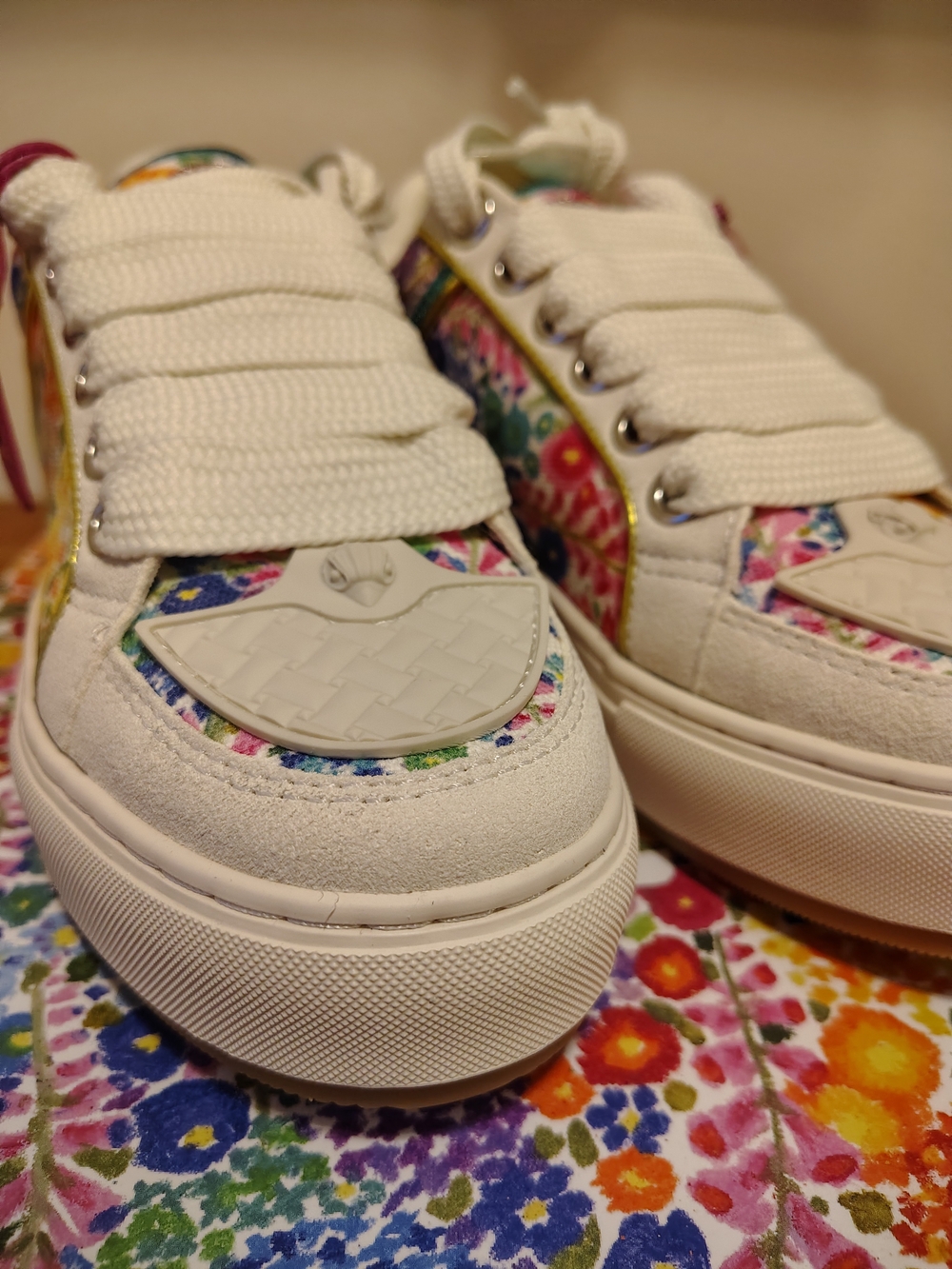 KURT GEIGER Floral Couture Sneakers NWT 39Eur/ 8-8.5 US - Picture 8 of 11
